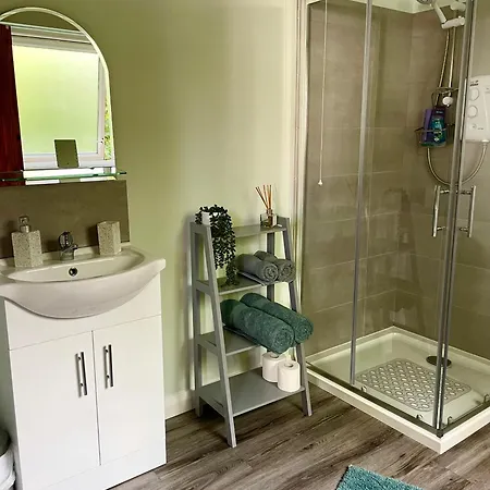 Studio Apartment *